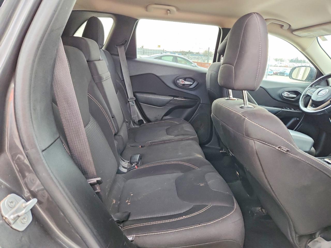 2015 Jeep Cherokee l VIN 1C4PJMCB1FW641115 photo 11
