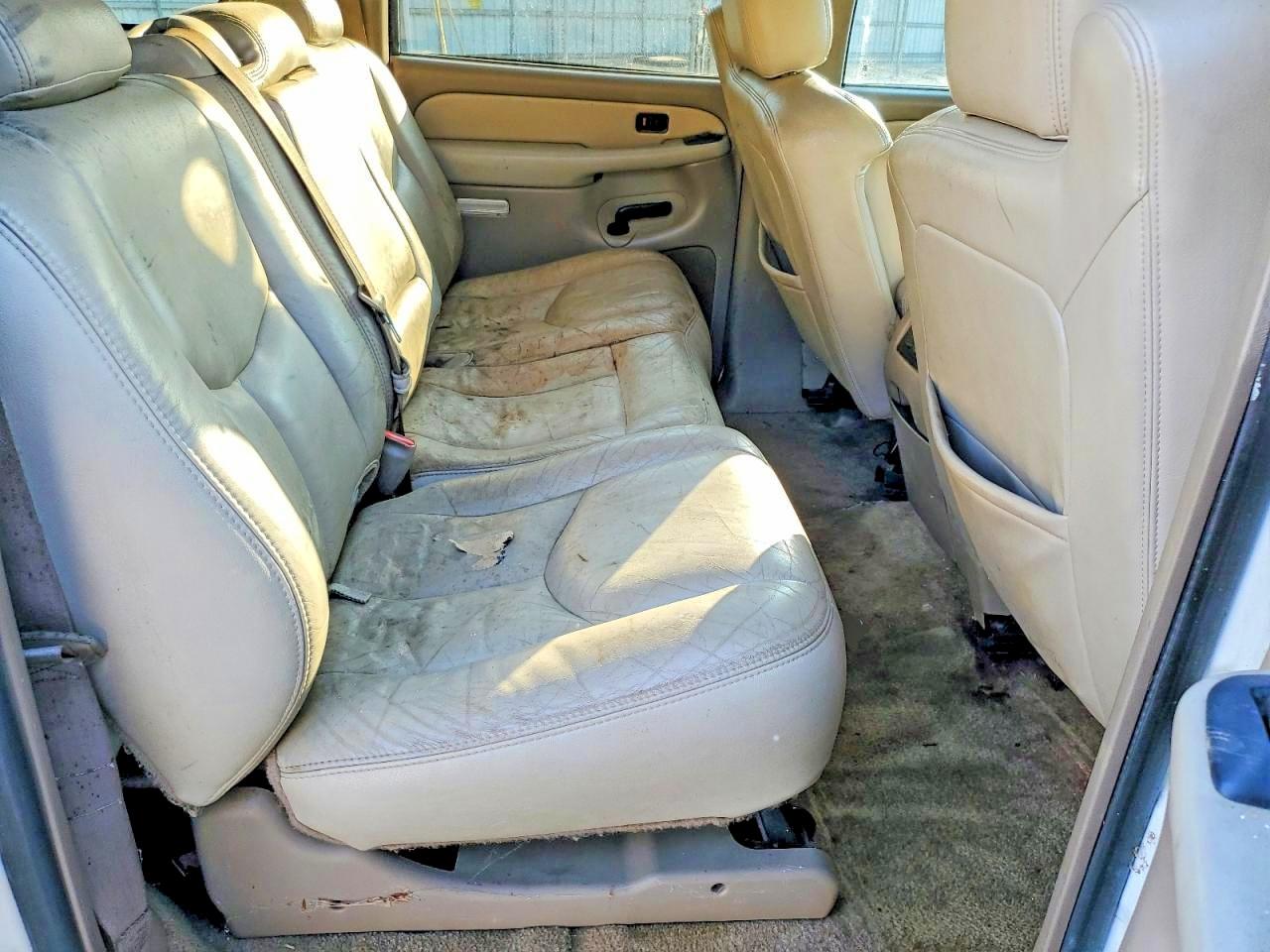 2003 Chevrolet Suburban VIN 3GNFK16Z43G140561 photo 11