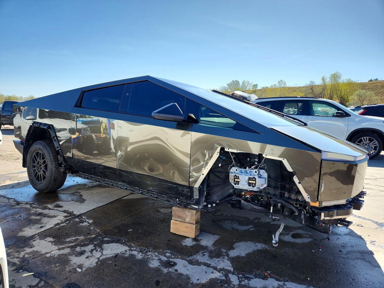 2025 Tesla Cybertruck VIN 7G2CEHED2SA070803 photo 4