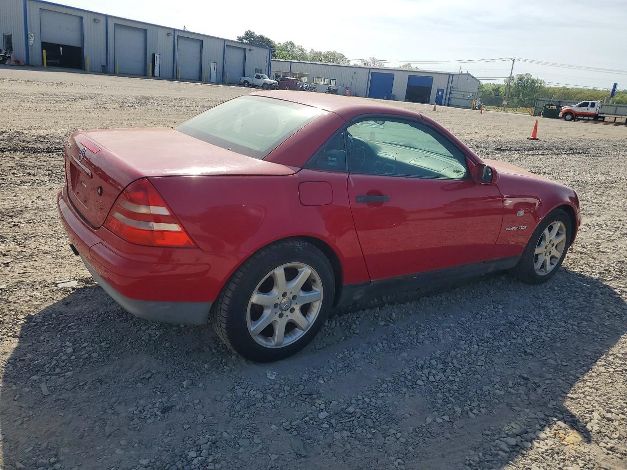 1998 Mercedes-Benz Slk-class VIN WDBKK47F7WF029925 photo 3
