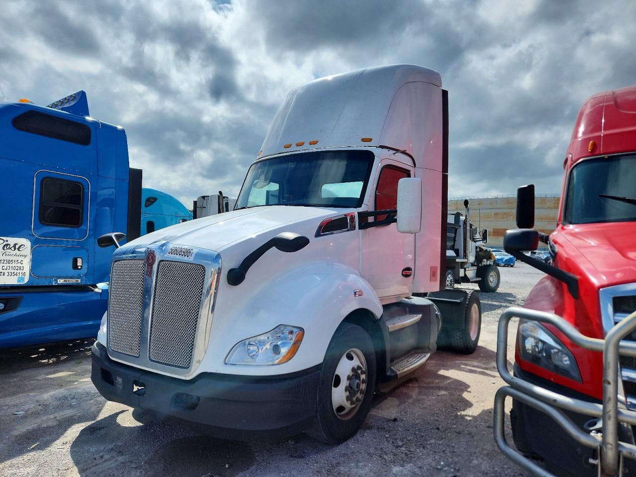 2019 KENWORTH All other VIN 1XKYA48X8KJ296993 photo 2