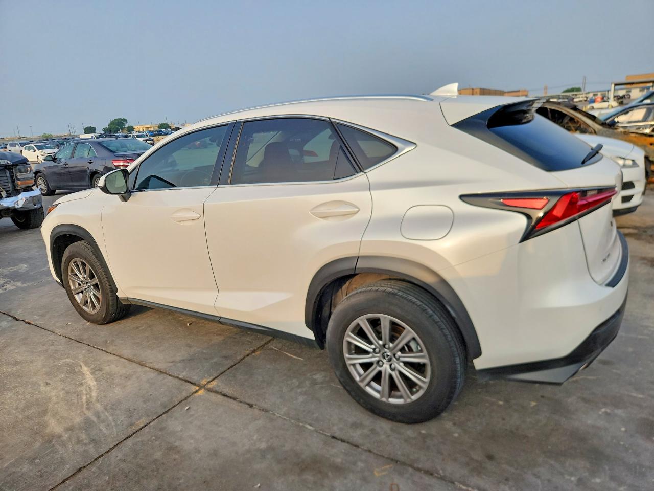 2021 Lexus Nx 300 fwd VIN JTJDARBZ3M5029044 photo 2