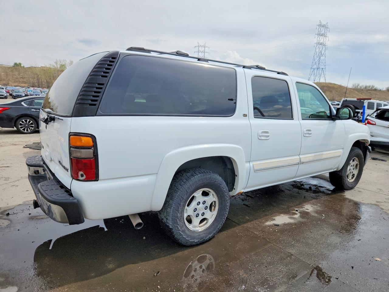 2004 Chevrolet Suburban VIN 1GNFK16TX4J204484 photo 3