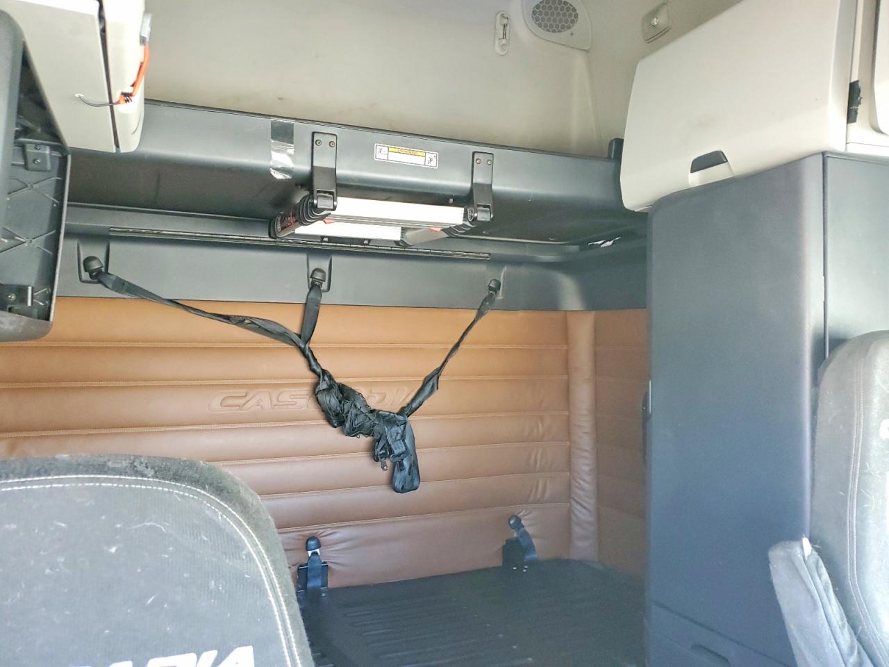 2018 FREIGHTLINER All other VIN 3AKJHHDR0JSJW5385 photo 5