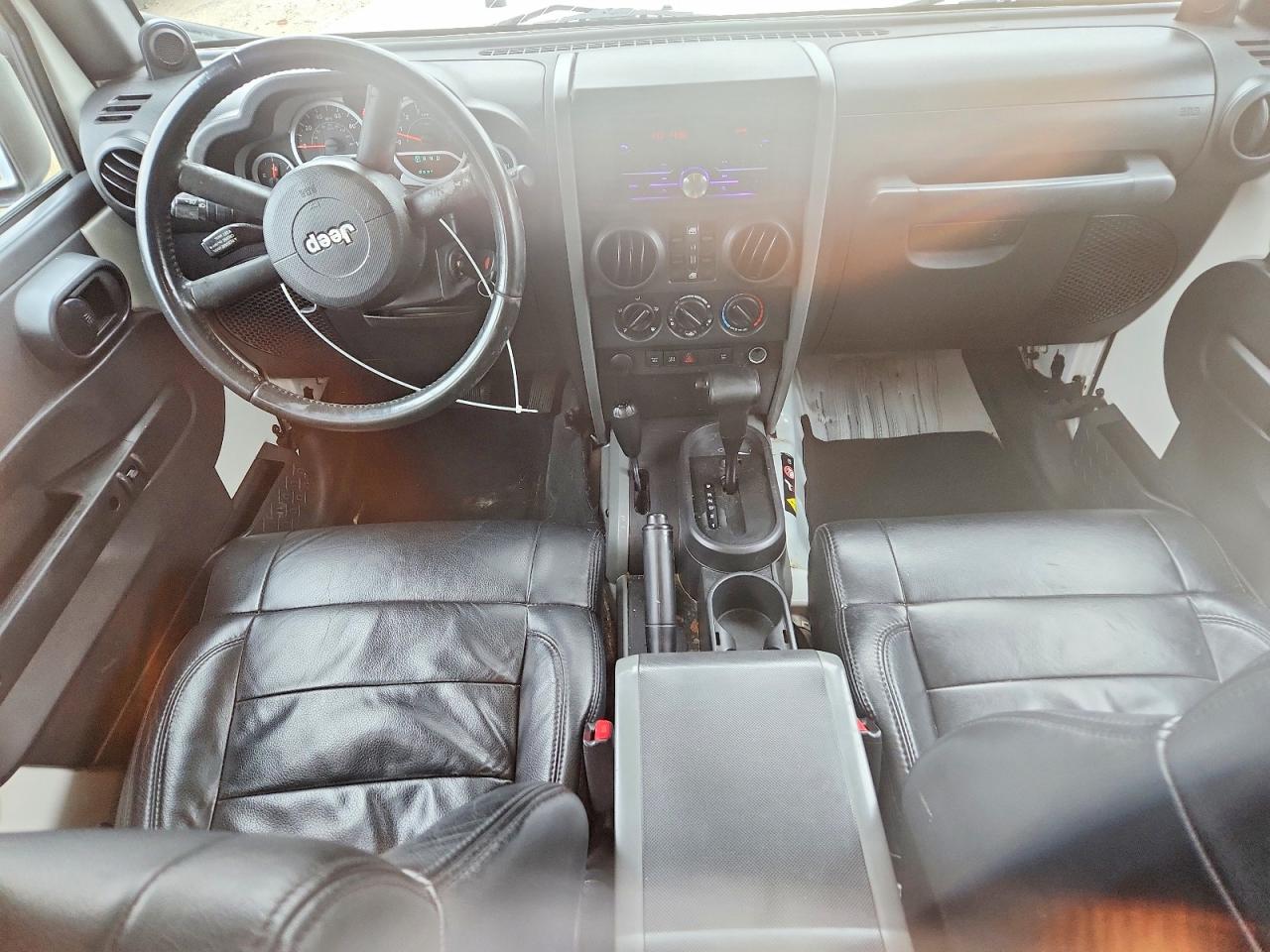 2008 Jeep Wrangler / VIN 1J4GA69198L640870 photo 8