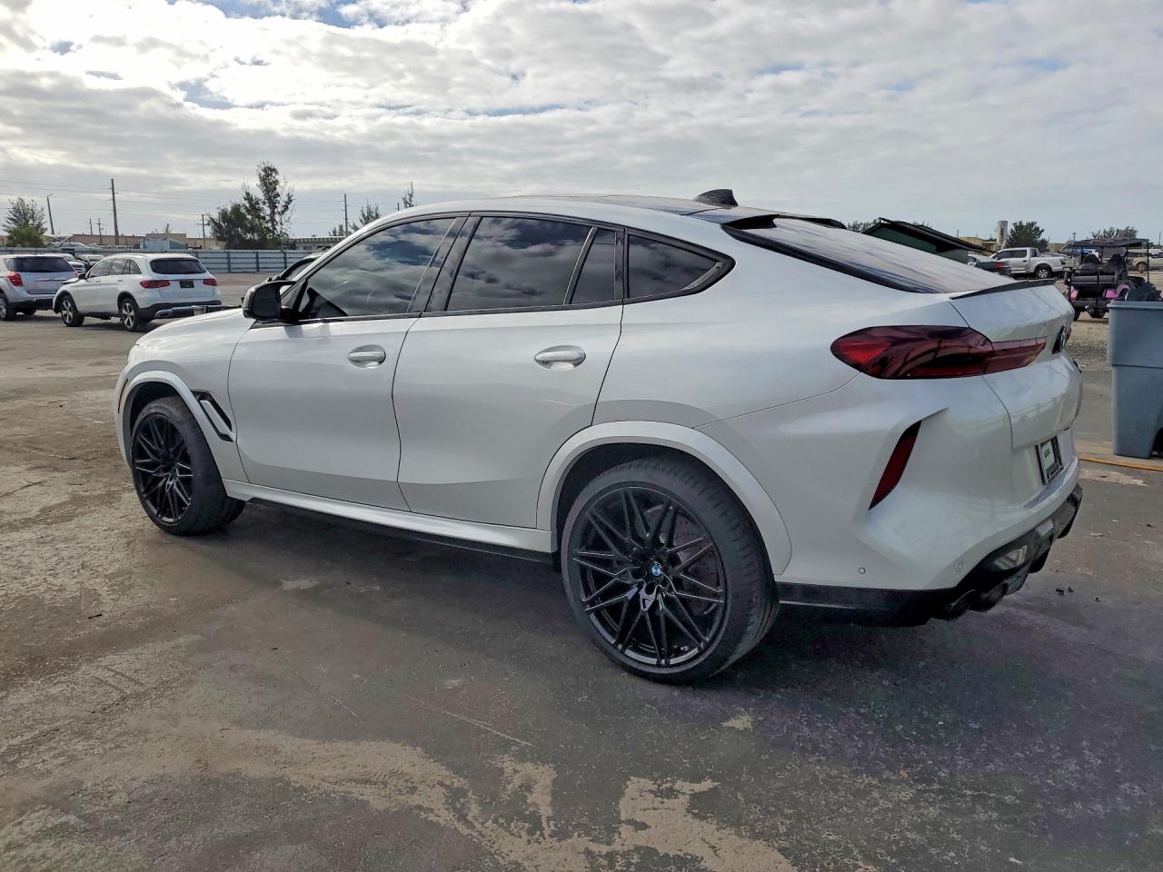 2020 BMW X6 VIN 5YMCY0C09L9B05681 photo 2