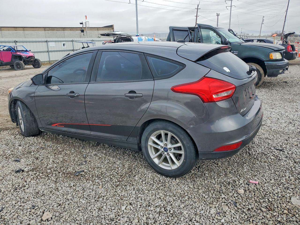 2015 Ford Focus VIN 1FADP3K21FL245383 photo 2