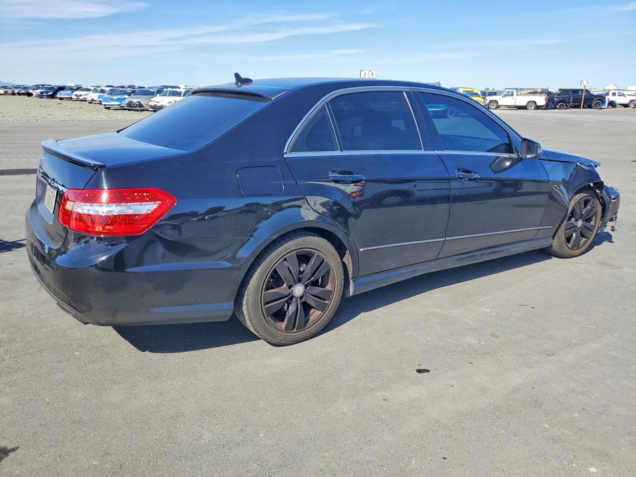 2013 Mercedes-Benz E-class VIN WDDHF5KB3DA747630 photo 3