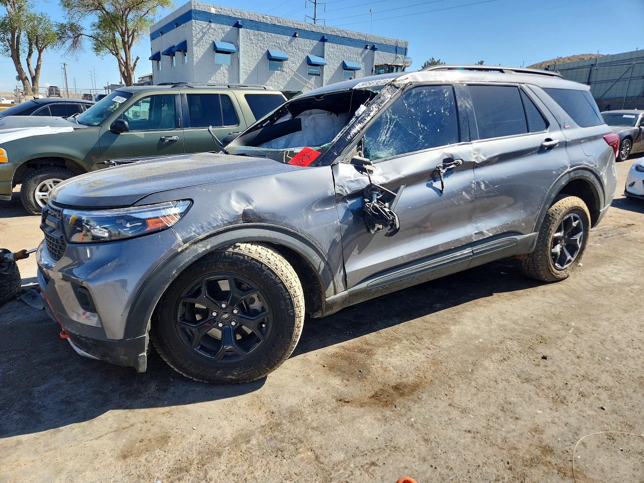 2022 Ford Explorer VIN 1FMSK8JH2NGA98612 photo 1