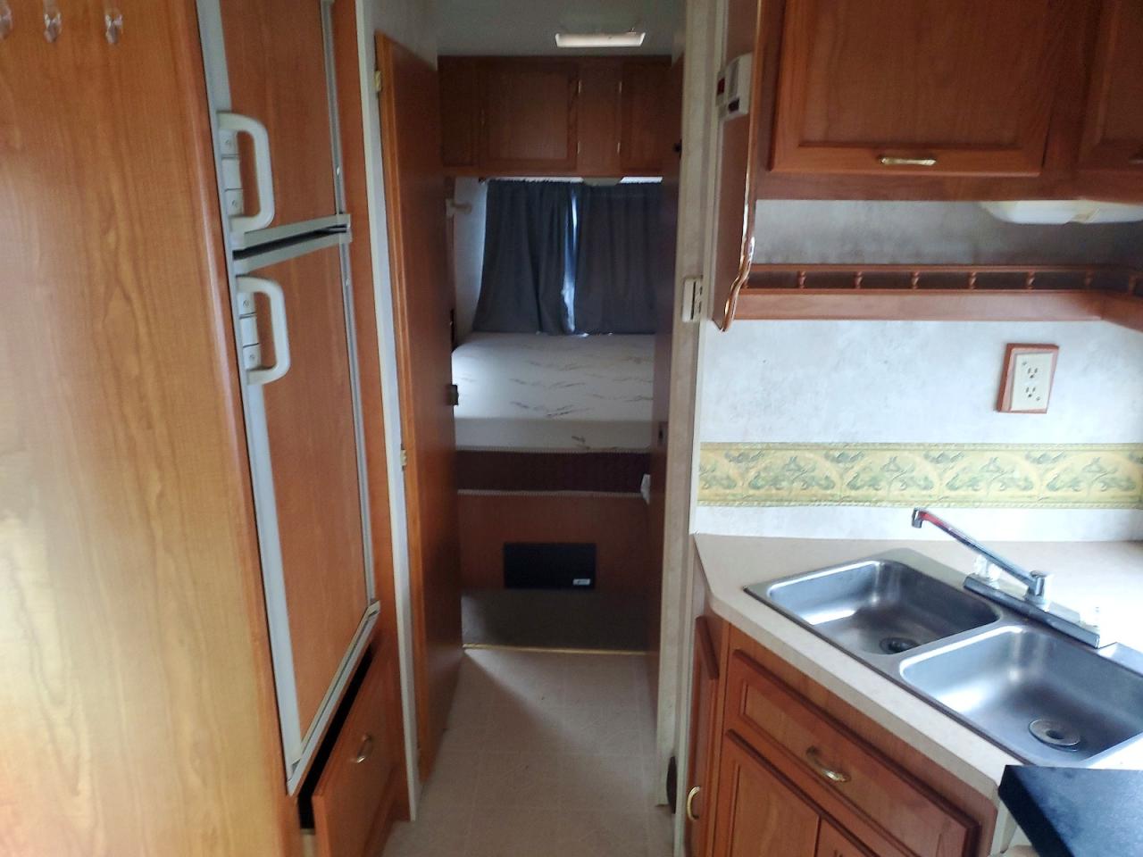 2002 COACHMEN All models VIN 1FDXE45SX2HB75504 photo 6