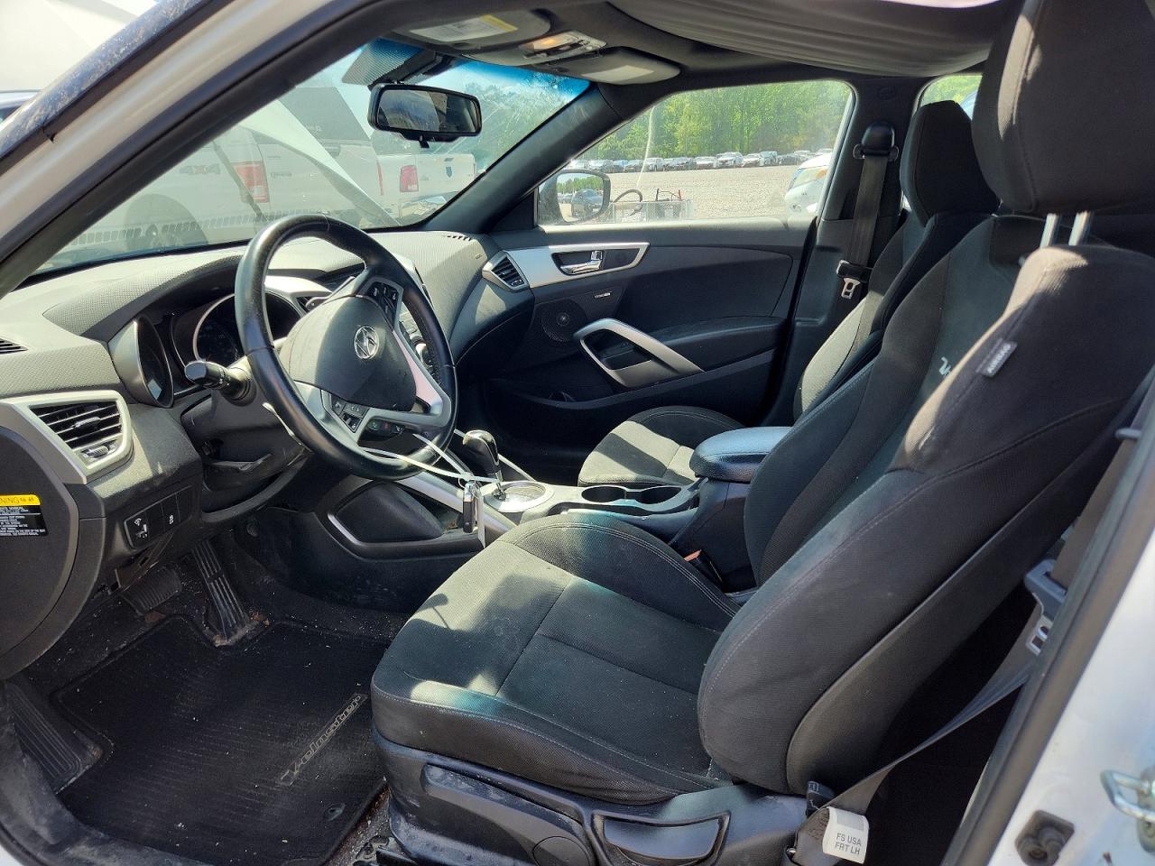2017 Hyundai Veloster v VIN KMHTC6AD7HU320554 photo 7