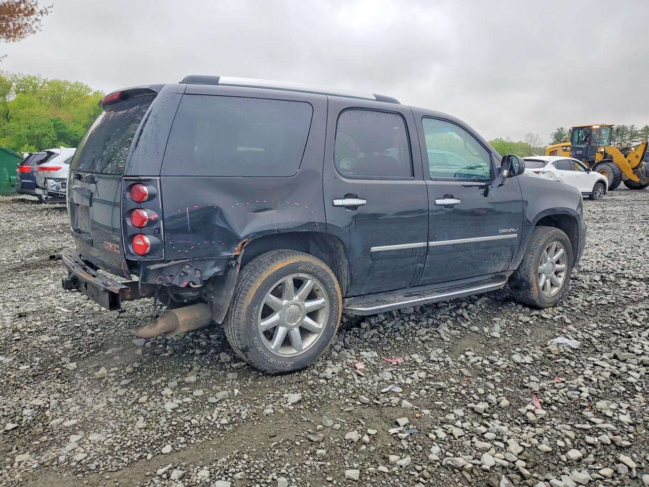 2011 GMC Yukon VIN 1GKS2EEF3BR208101 photo 3