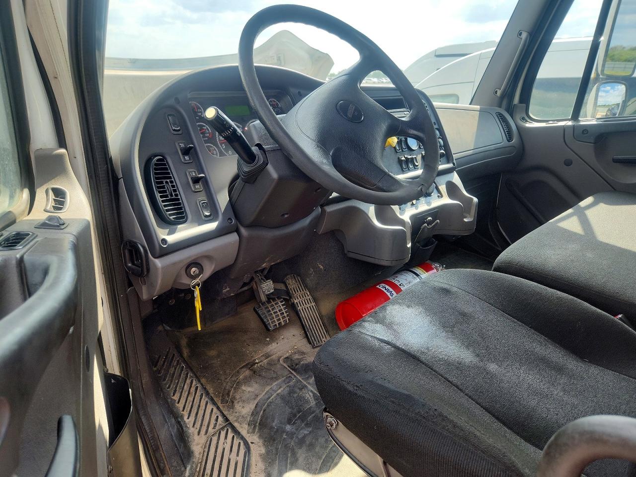 2016 FREIGHTLINER All other VIN 1FVHCYCY8GHHT7640 photo 8