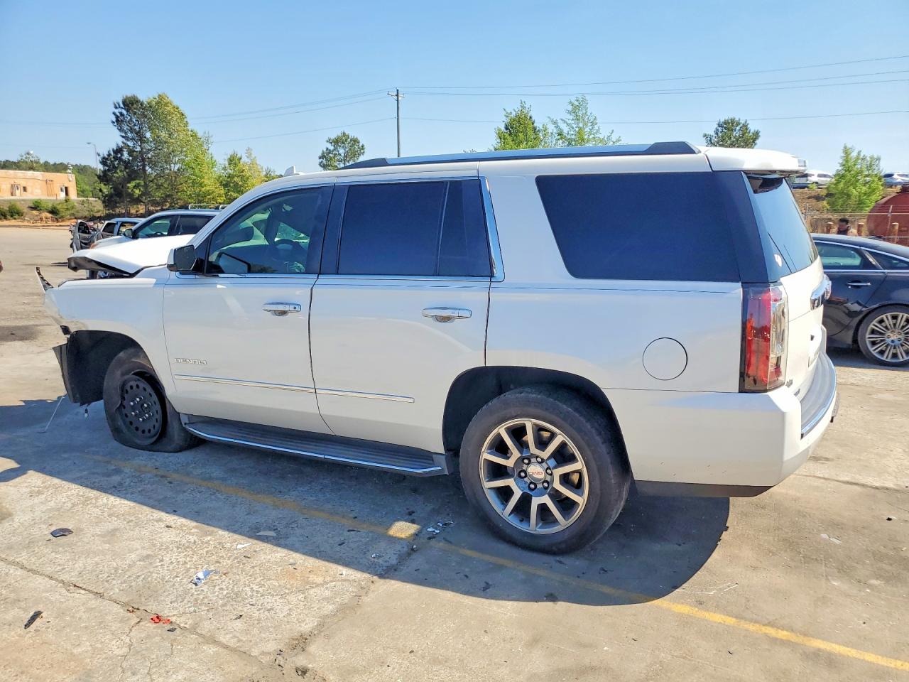 2016 GMC Yukon VIN 1GKS1CKJ5GR364003 photo 2