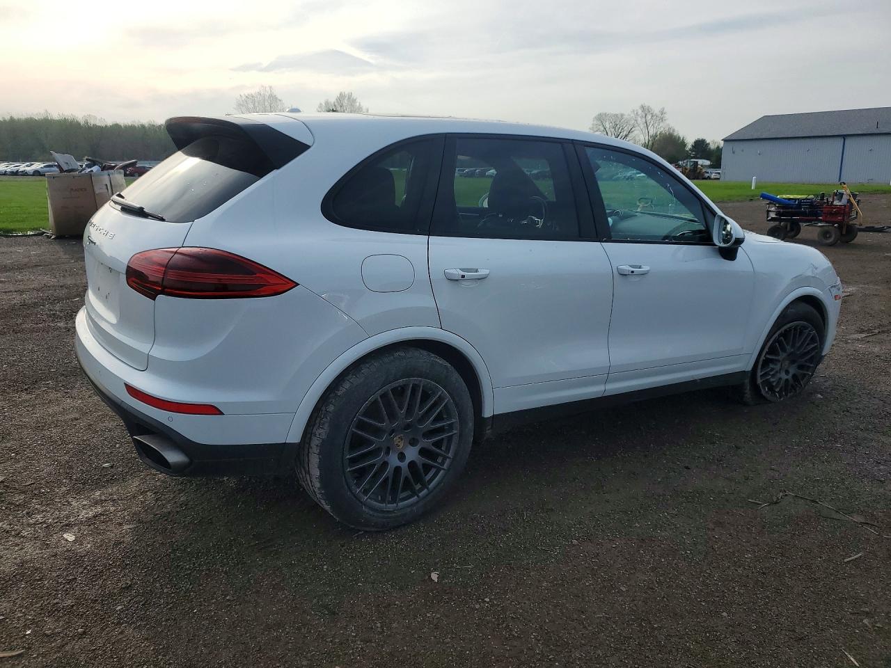 2017 Porsche Cayenne VIN WP1AA2A25HKA86174 photo 3