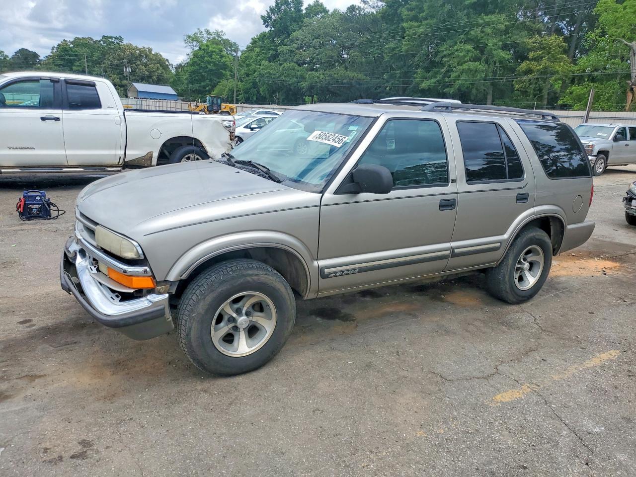 2001 Chevrolet Blazer VIN 1GNCS13W812184386 photo 1