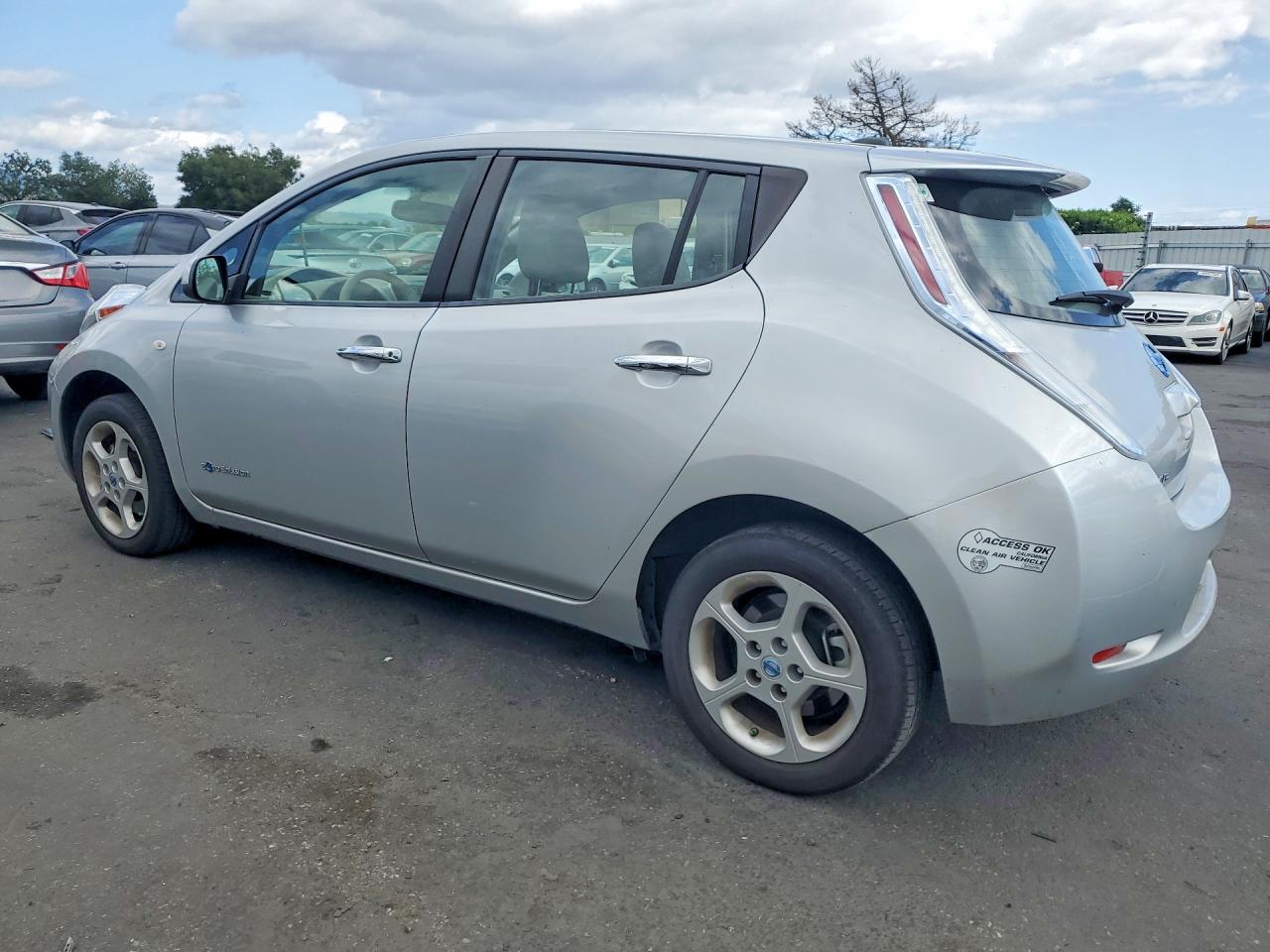 2011 NISS Leaf VIN JN1AZ0CPXBT007898 photo 2