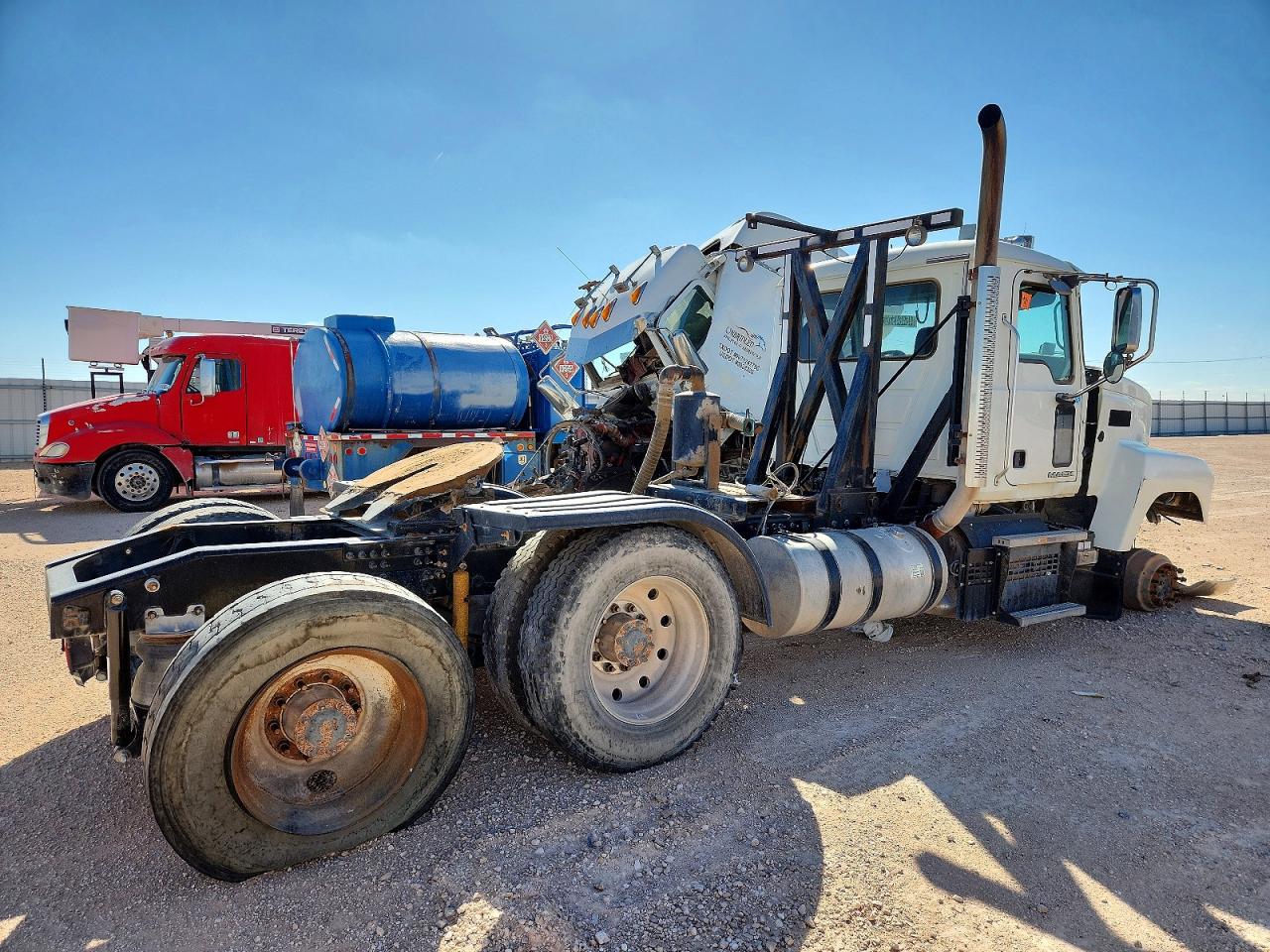 2018 MACK All models VIN 1M1AN09Y3JM027265 photo 4