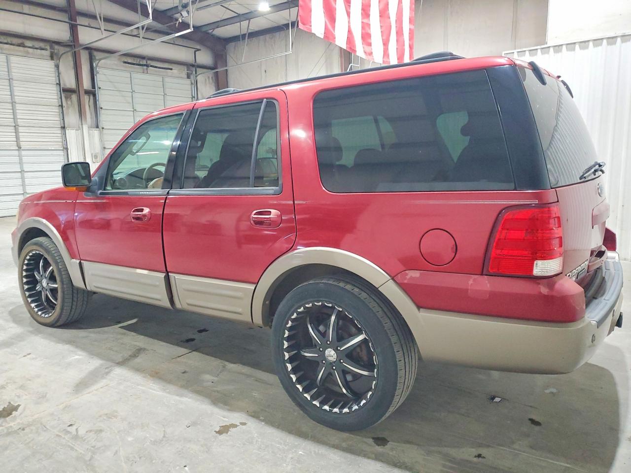 2004 Ford Expedition VIN 1FMFU18L24LB35189 photo 2