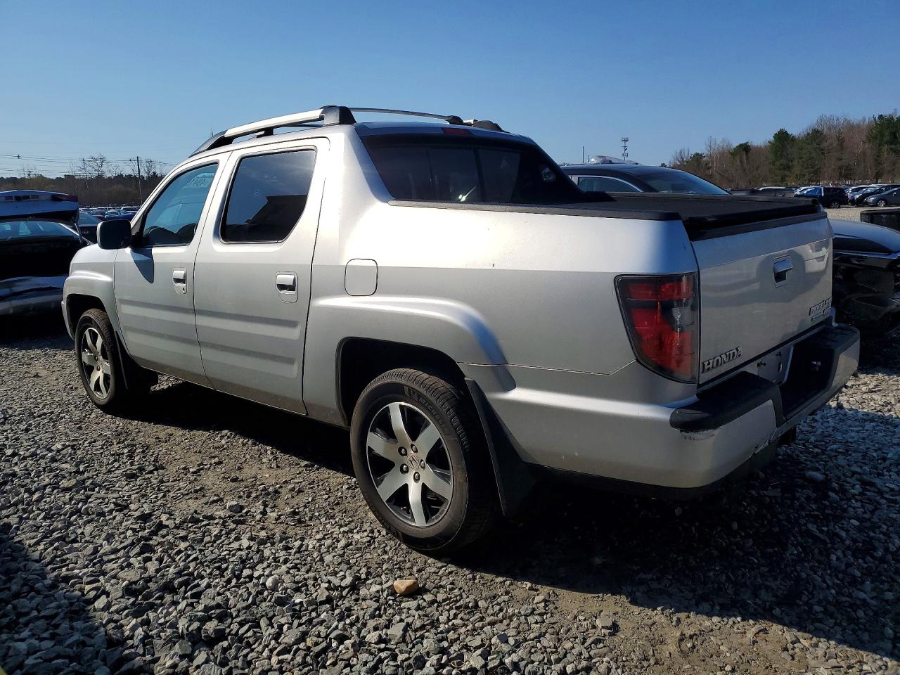 2014 Honda Ridgeline VIN 5FPYK1F64EB014501 photo 2