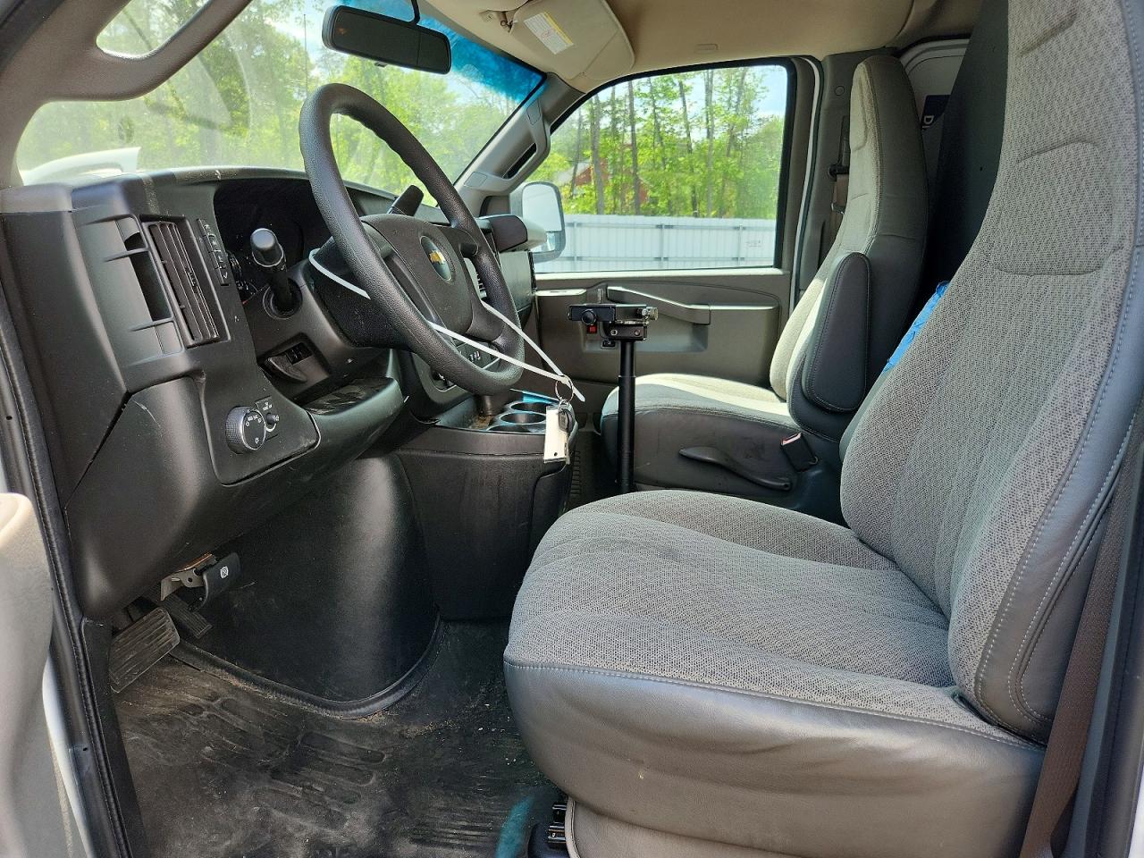 2020 CHEV Express VIN 1GCWGAFGXL1209566 photo 7