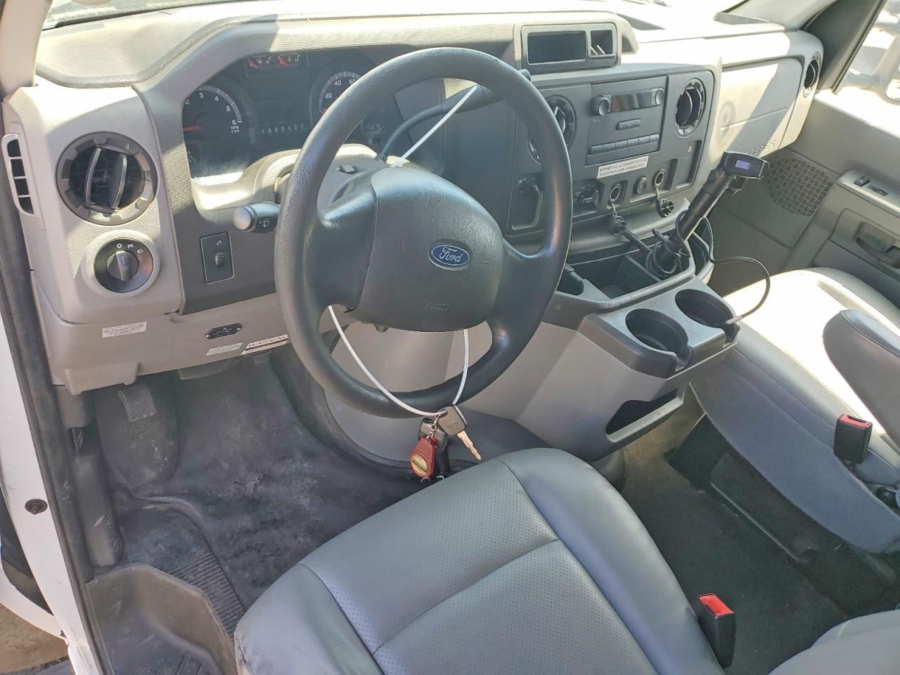 2017 Ford Econoline VIN 1FDXE4FS8HDC69072 photo 8