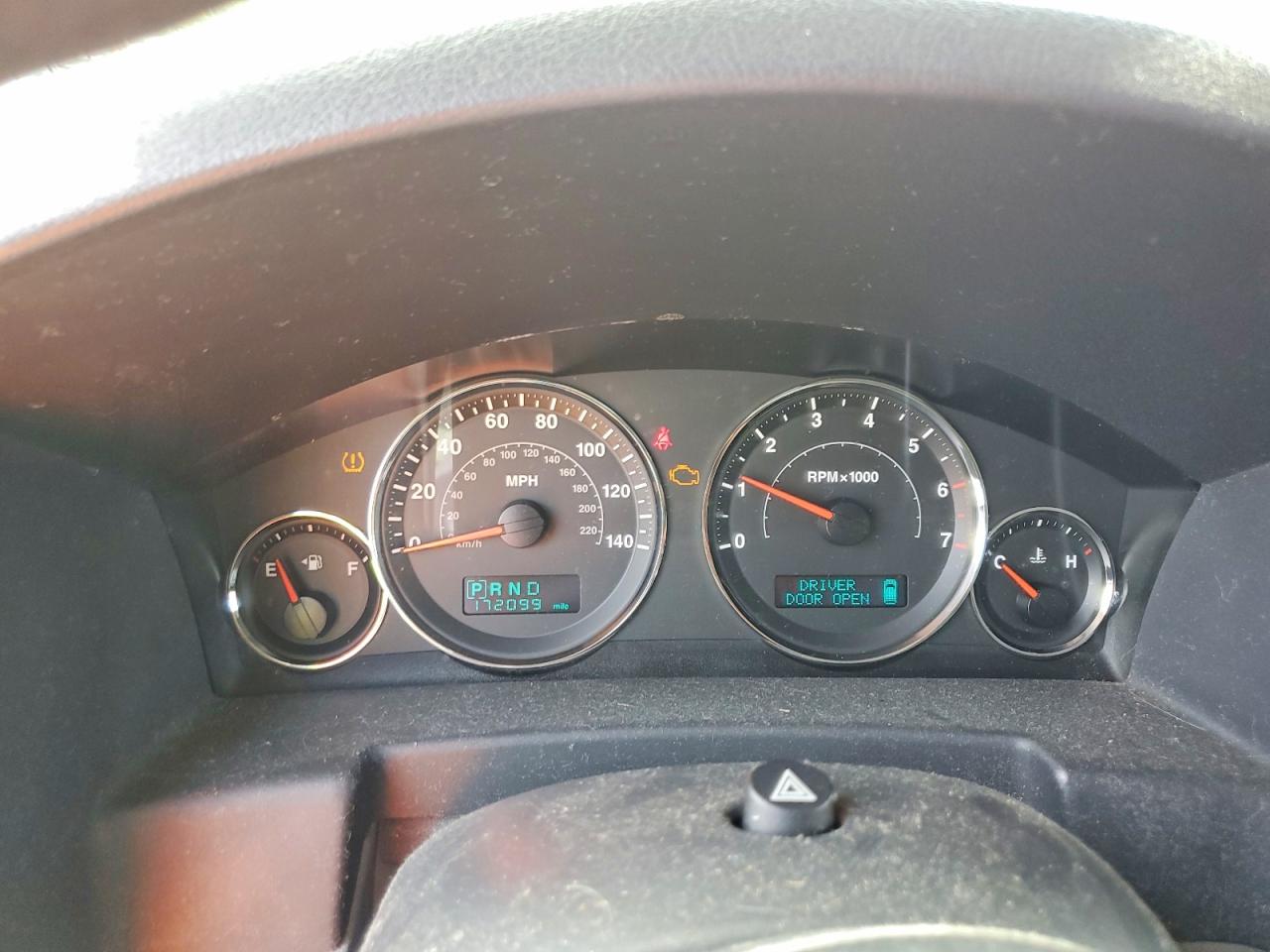 2007 Jeep Commander VIN 1J8HH48KX7C511757 photo 9