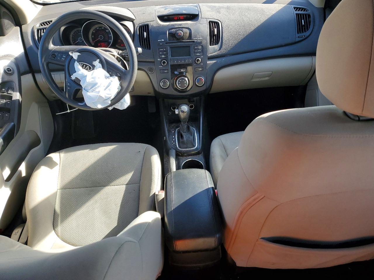 2012 Kia Forte VIN KNAFU5A23C5480504 photo 8