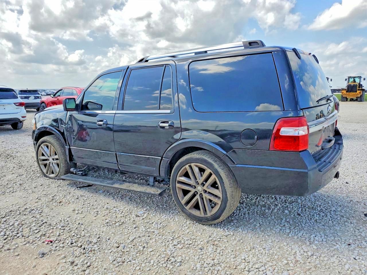 2015 Ford Expedition VIN 1FMJU1KT9FEF46826 photo 2