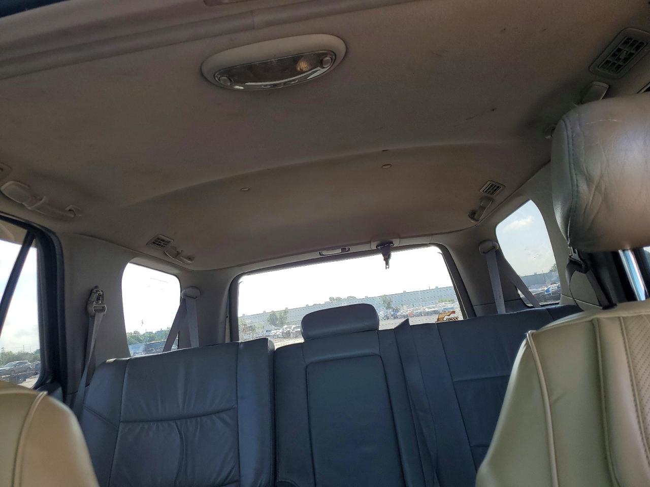 2002 Toyota Sequoia VIN 5TDZT38AX2S093364 photo 10