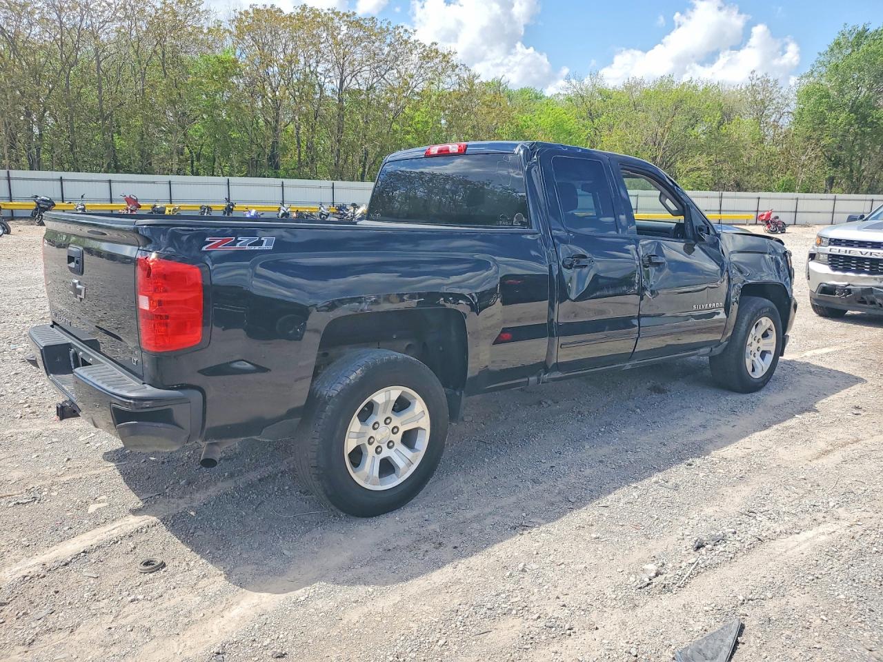 2017 Chevrolet All models VIN 1GCVKREC9HZ117946 photo 3