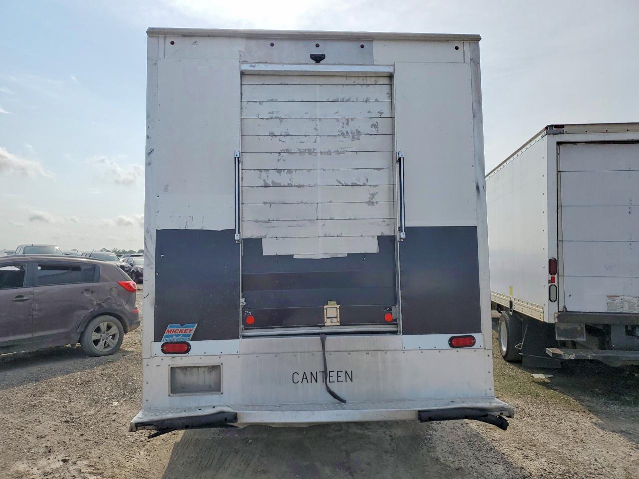 2018 Chevrolet Express VIN 1HA6GVCG5JN001012 photo 6