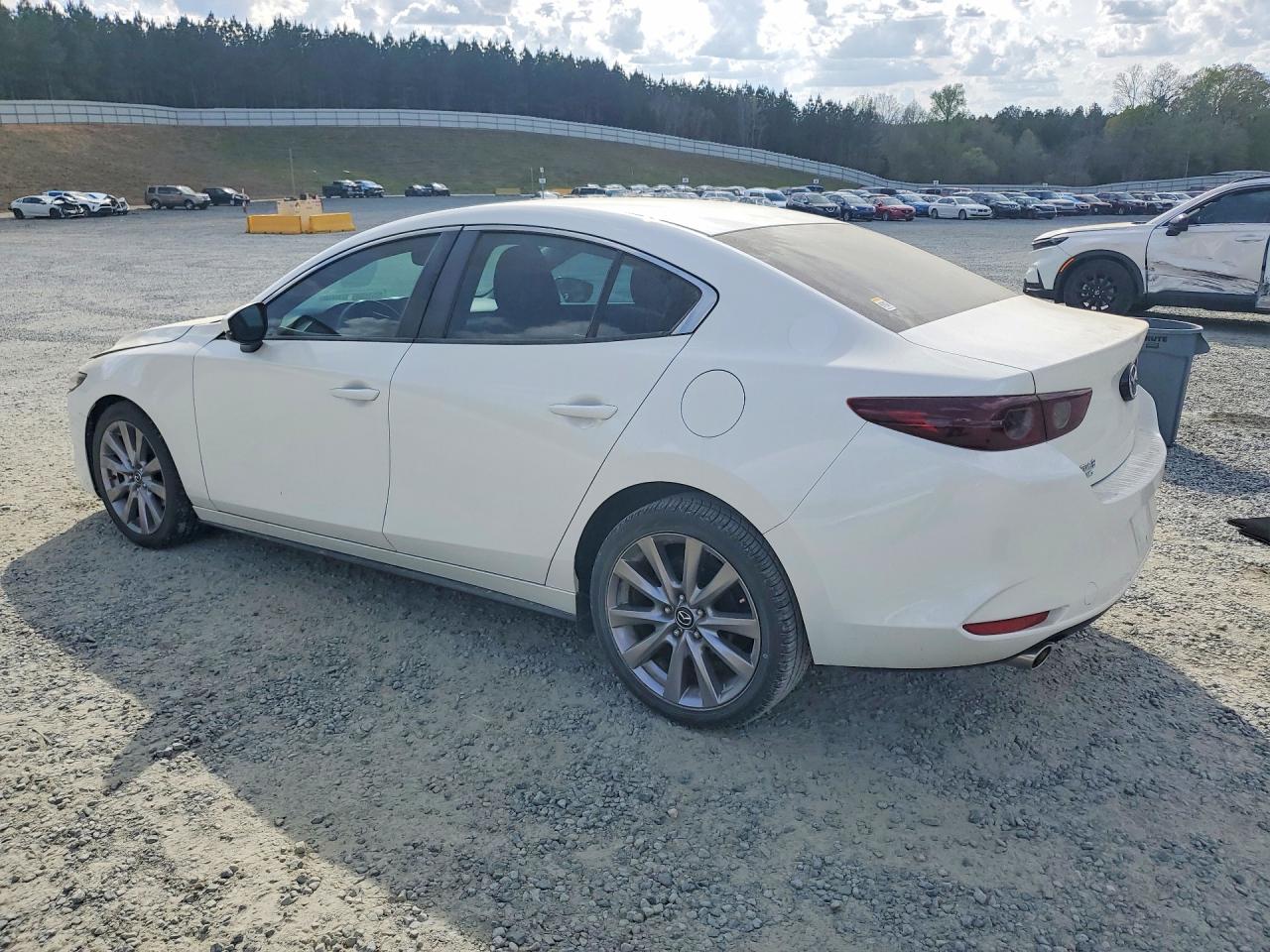 2019 3 VIN JM1BPBAM2K1131395 photo 2