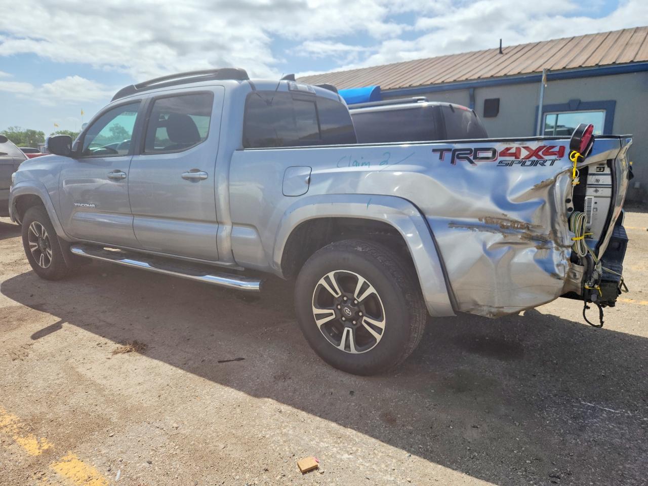 2017 Toyota Tacoma VIN 3TMDZ5BNXHM015756 photo 2