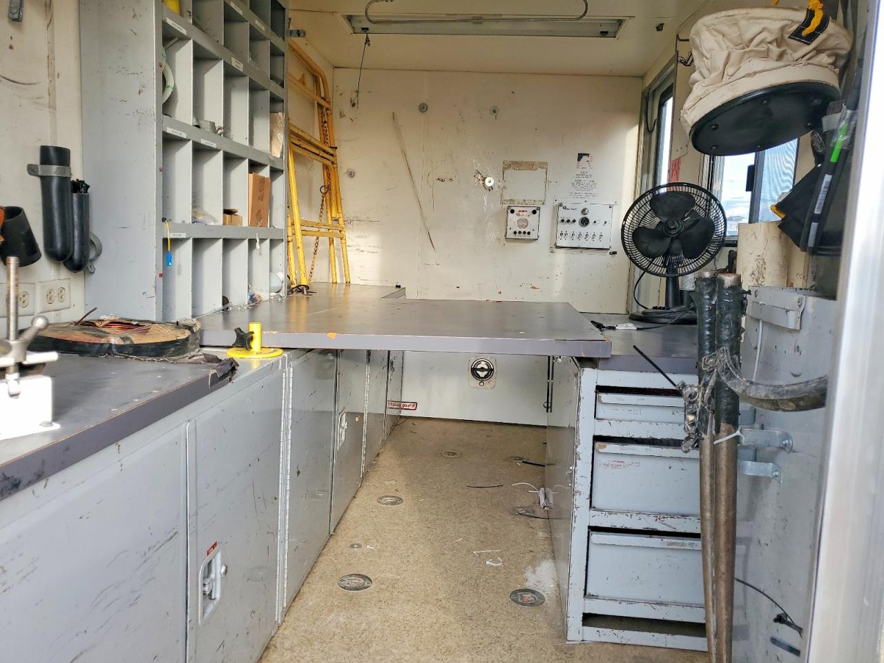 1990 PELSUE FIBER OPTIC SPLICING TRAILER VIN 1P9VF1228L1139027 photo 6