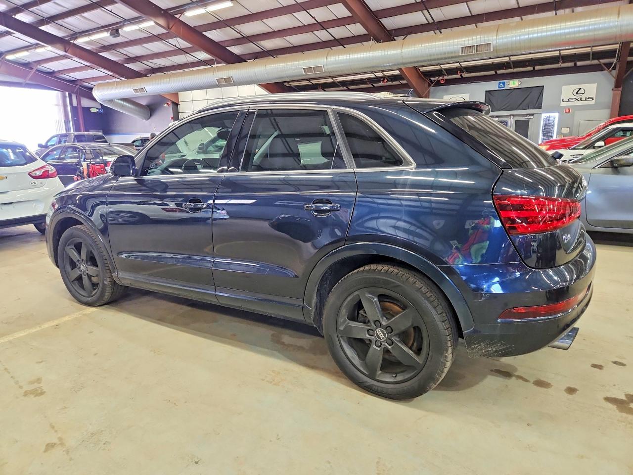 2015 Audi Q3 VIN WA1EFCFS1FR004684 photo 2