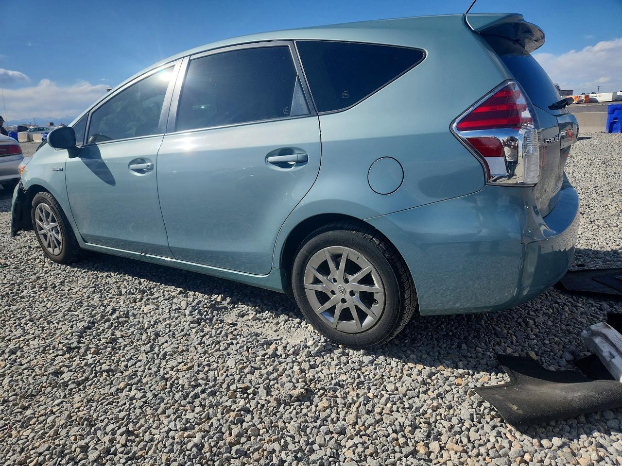 2016 TOYOTA Prius v tw VIN JTDZN3EU8GJ054706 photo 2
