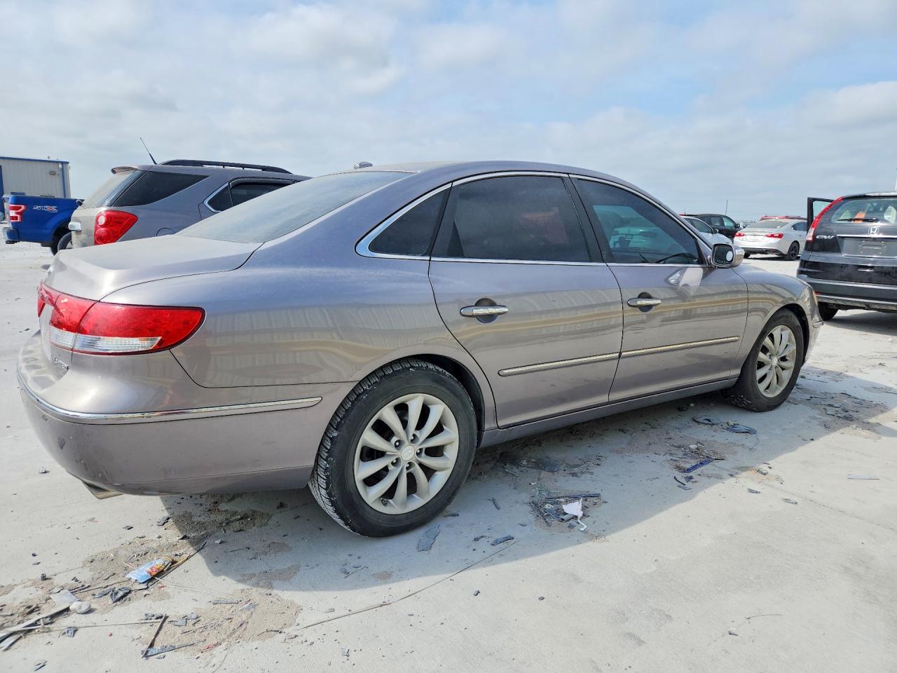2008 HYUNDAI Azera VIN KMHFC46F88A254416 photo 3