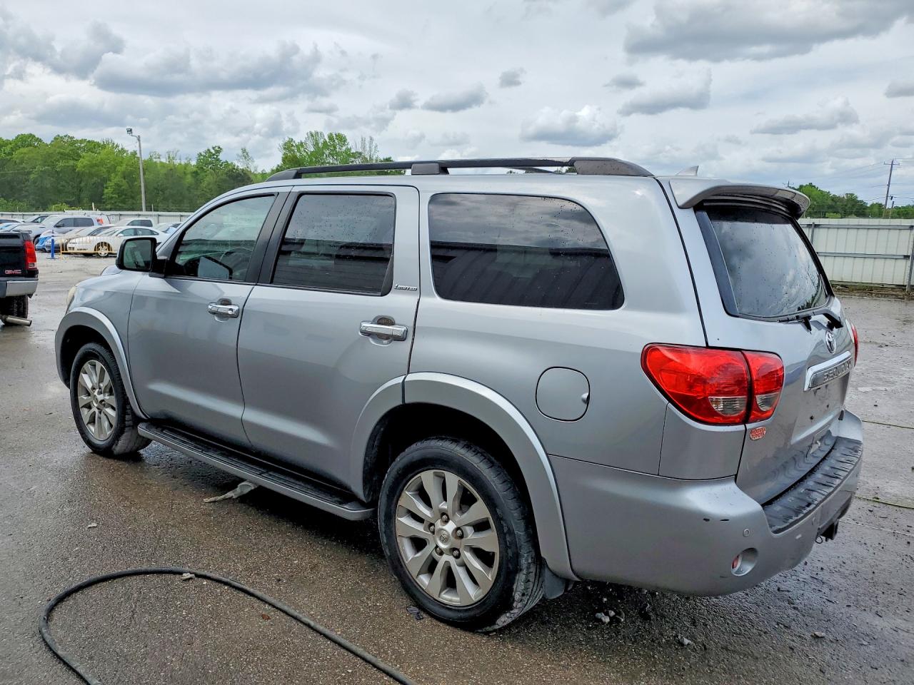 2013 Toyota Sequoia VIN 5TDKY5G19DS045552 photo 2