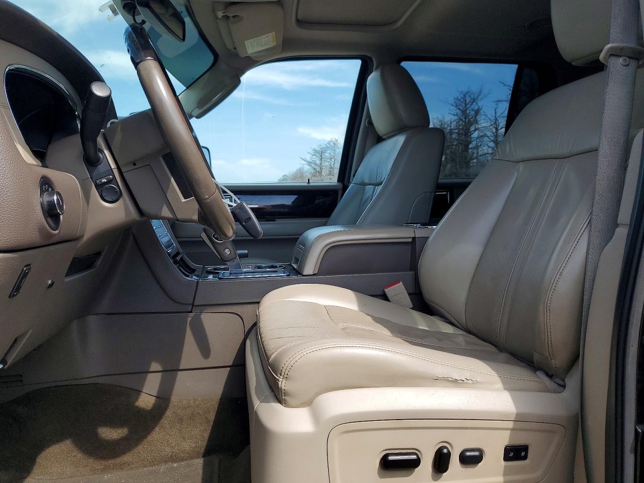 2017 Lincoln Navigator VIN 5LMJJ3HT9HEL03299 photo 7