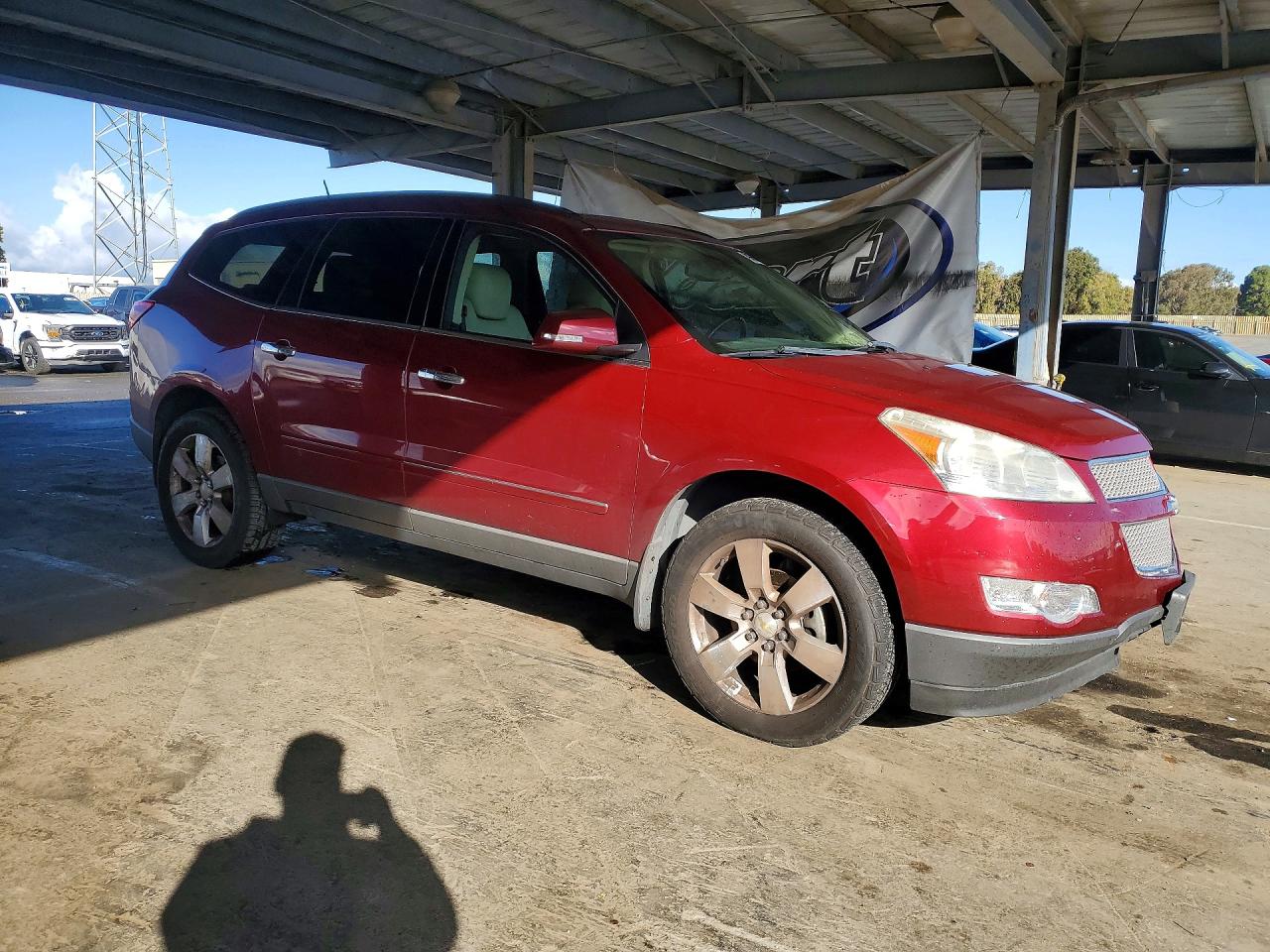2011 Chevrolet Traverse VIN 1GNKVLED6BJ215149 photo 4