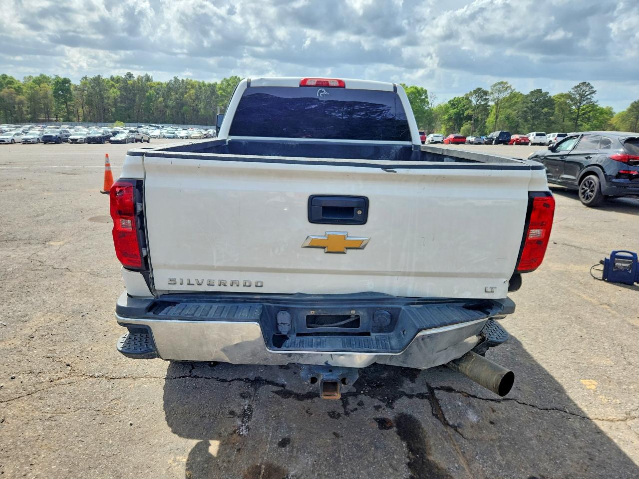 2015 Chevrolet Silverado VIN 1GC1KVE86FF565966 photo 6