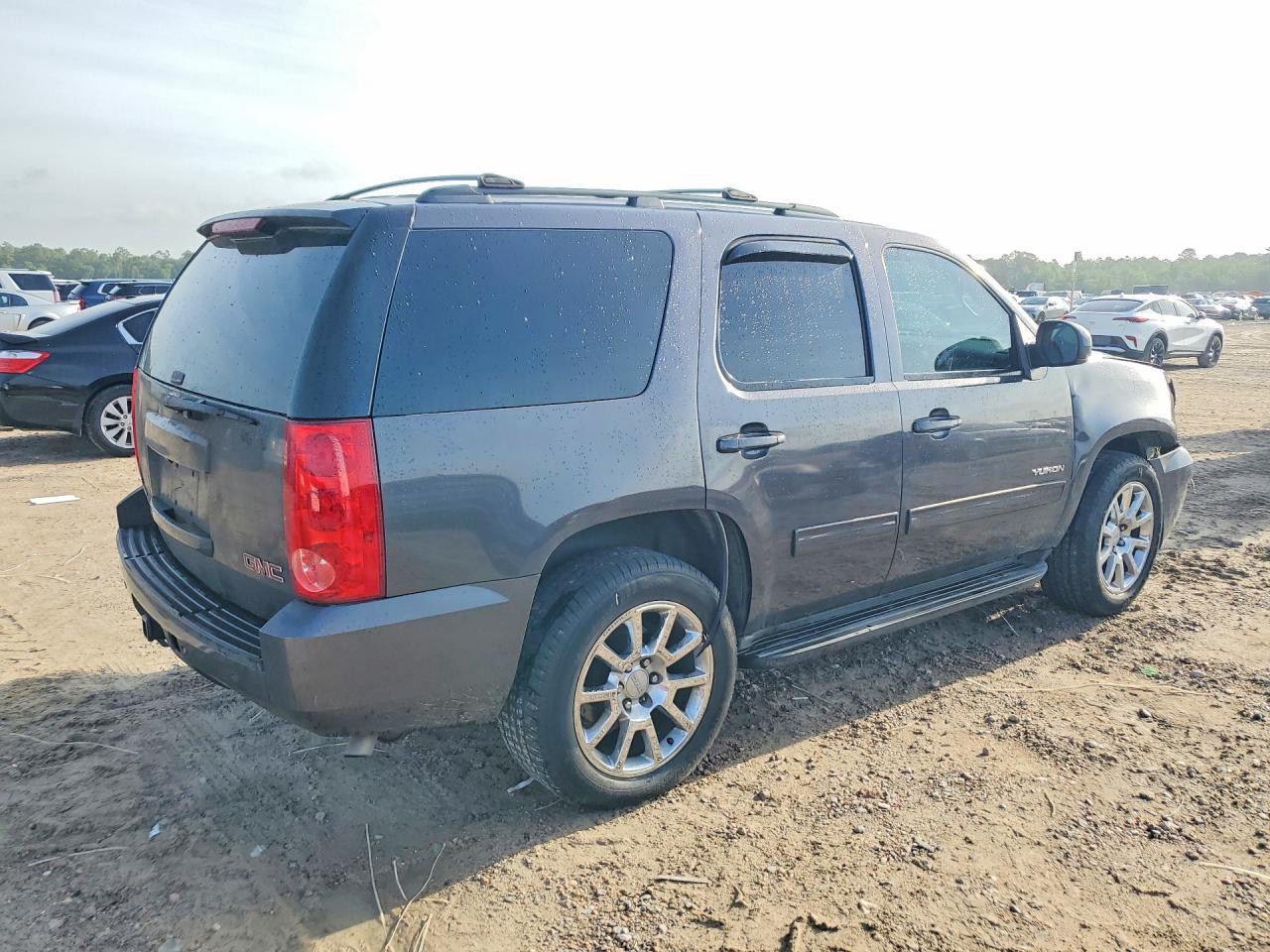 2010 GMC Yukon VIN 1GKMCCE31AR217720 photo 3