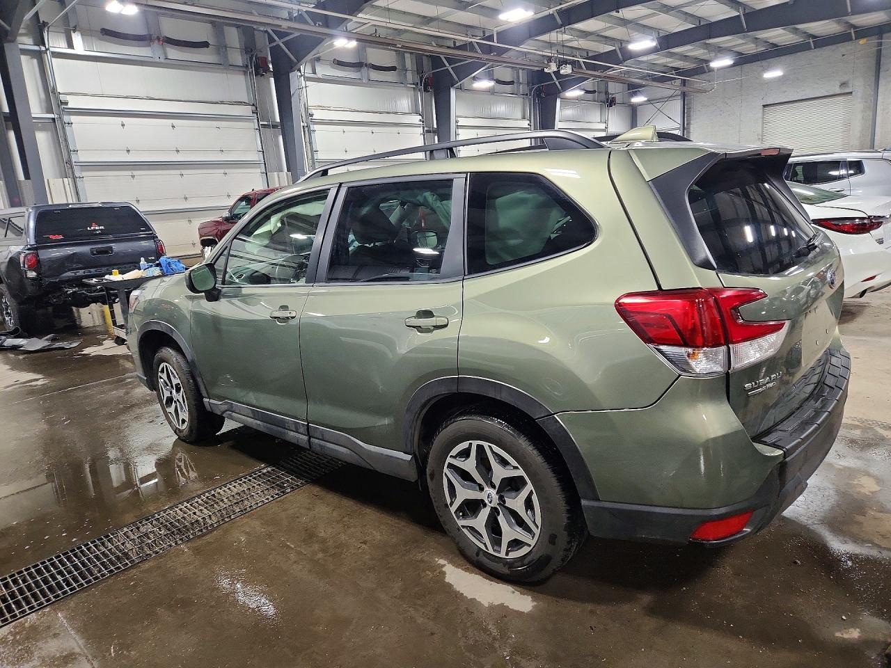 2020 Subaru Forester VIN JF2SKAJC3LH457989 photo 2