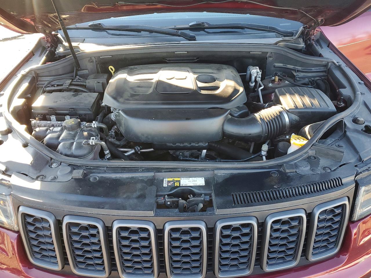2018 Jeep Cherokee VIN 1C4RJFLG4JC230043 photo 12