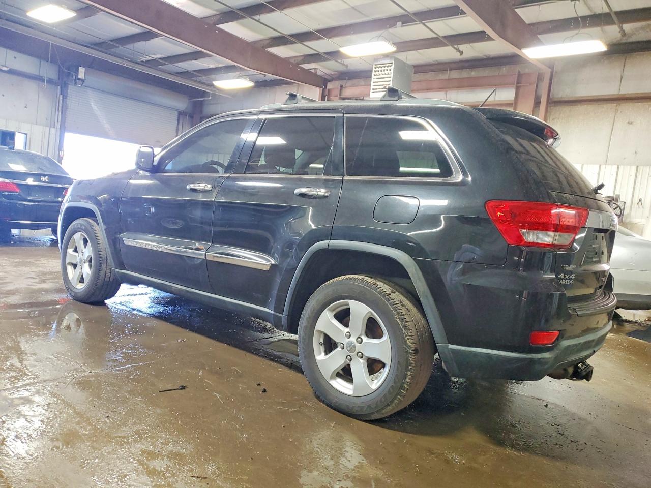2011 Jeep Cherokee VIN 1J4RR4GG4BC655989 photo 2