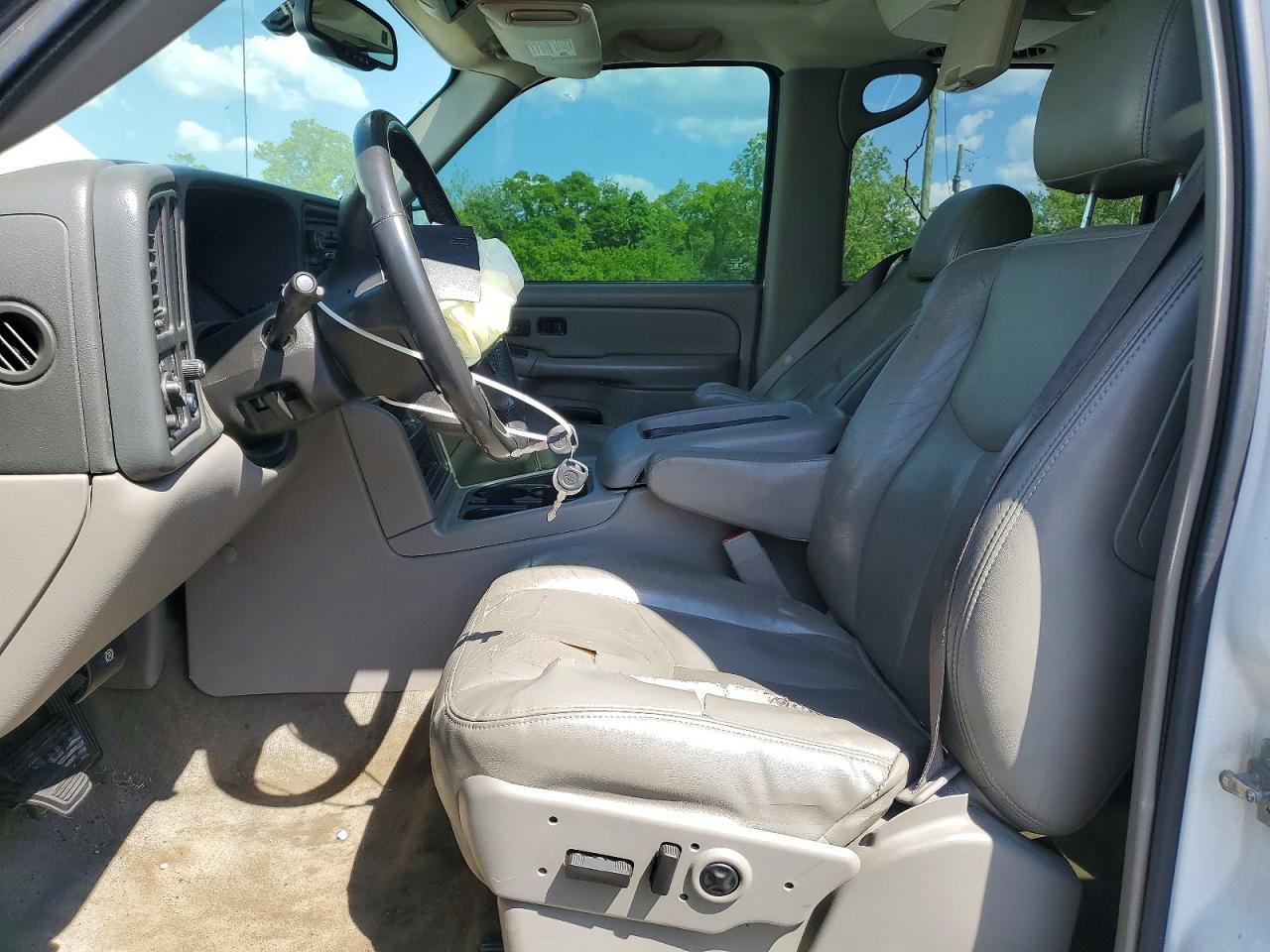 2004 Chevrolet Suburban VIN 1GNEC16Z74J320724 photo 7