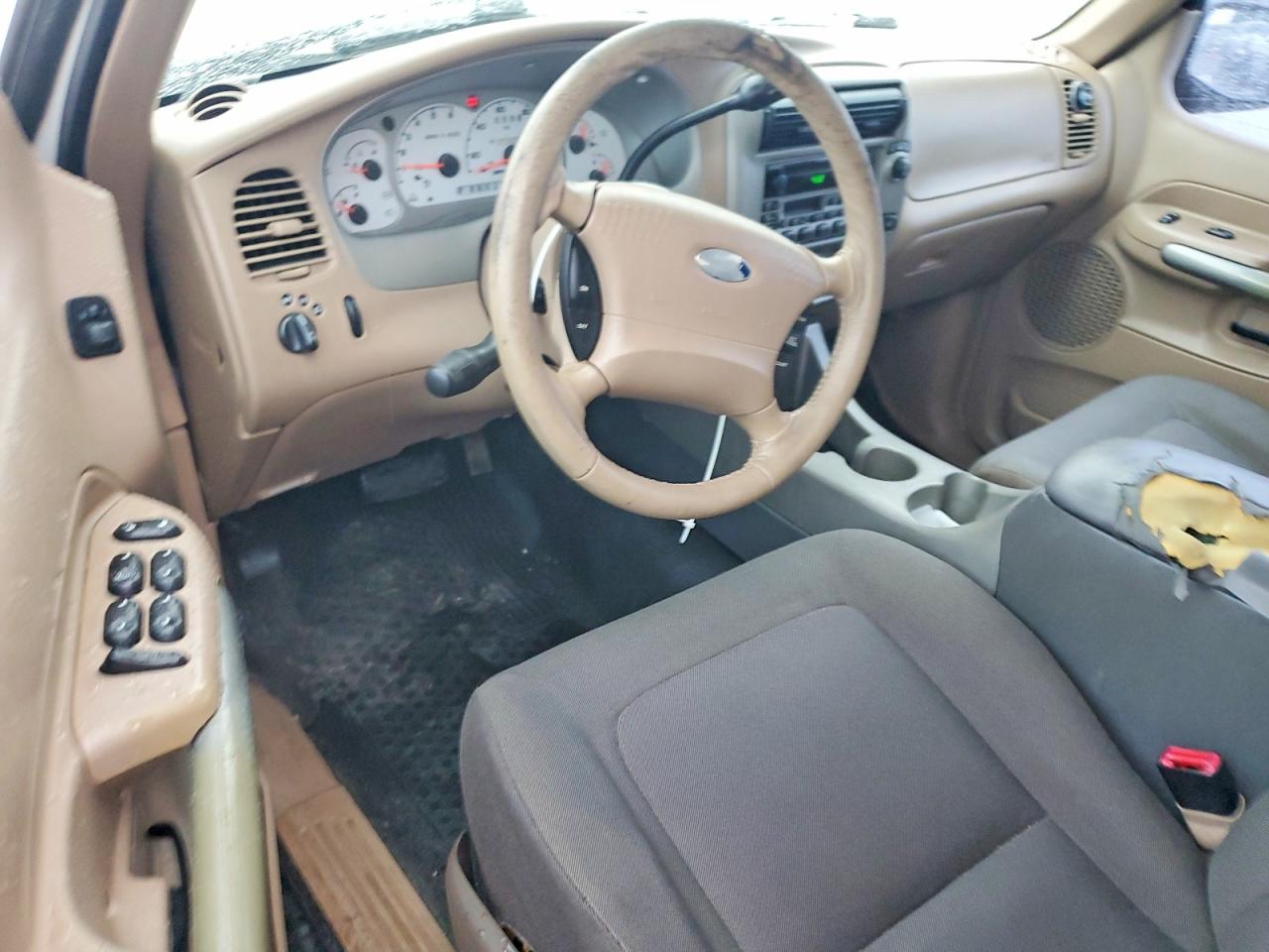 2002 Ford Explorer VIN 1FMZU67E62UC18824 photo 8
