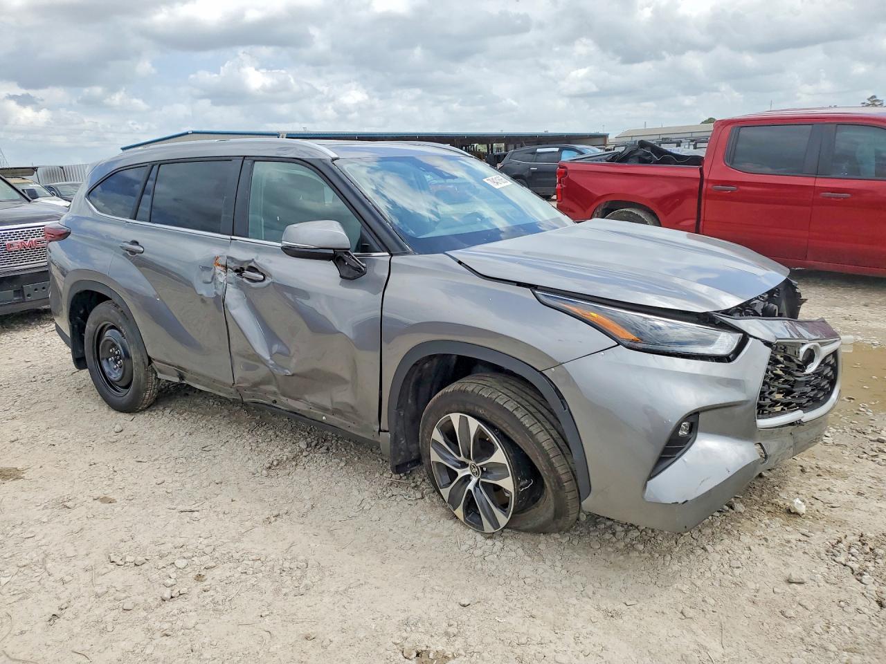 2026 Toyota Highlander VIN 5TDKDRBH6TS598522 photo 4