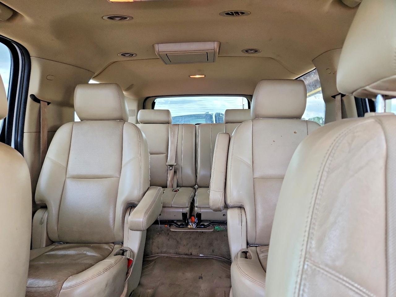 2013 Chevrolet Suburban VIN 1GNSKKE79DR166448 photo 10